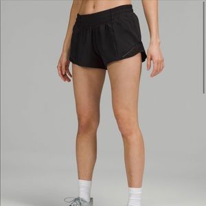 Lululemon- Hotty Hot Low-Rise Lined Short 2.5